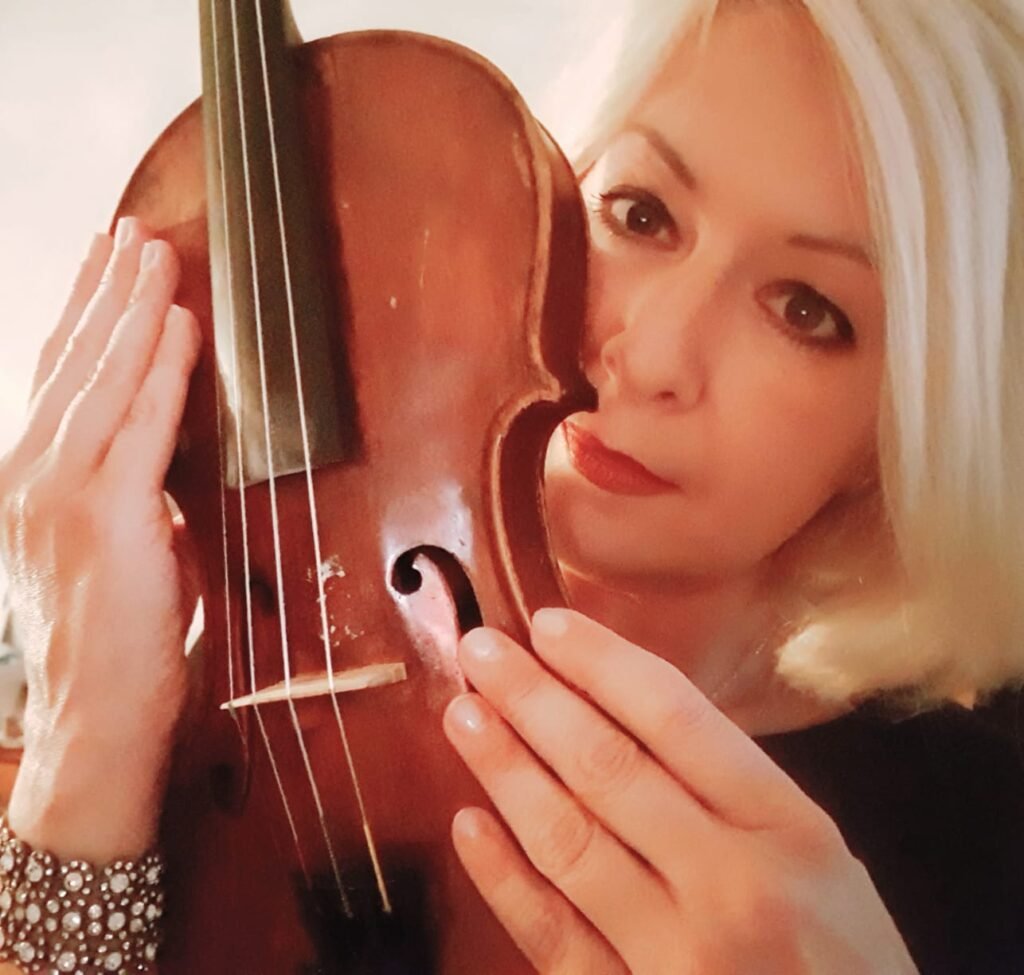 Natalia, viola and violin teacher in Swindon, with her instrument